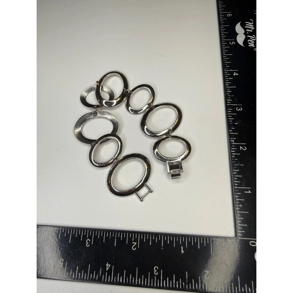 Silver Tone Graduated Oval Link Bracelet Textured Mixed Finish Modernist 7.5in